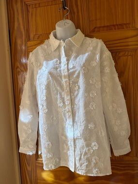 Adrianna Papell White Embroidered Button-Up Blouse